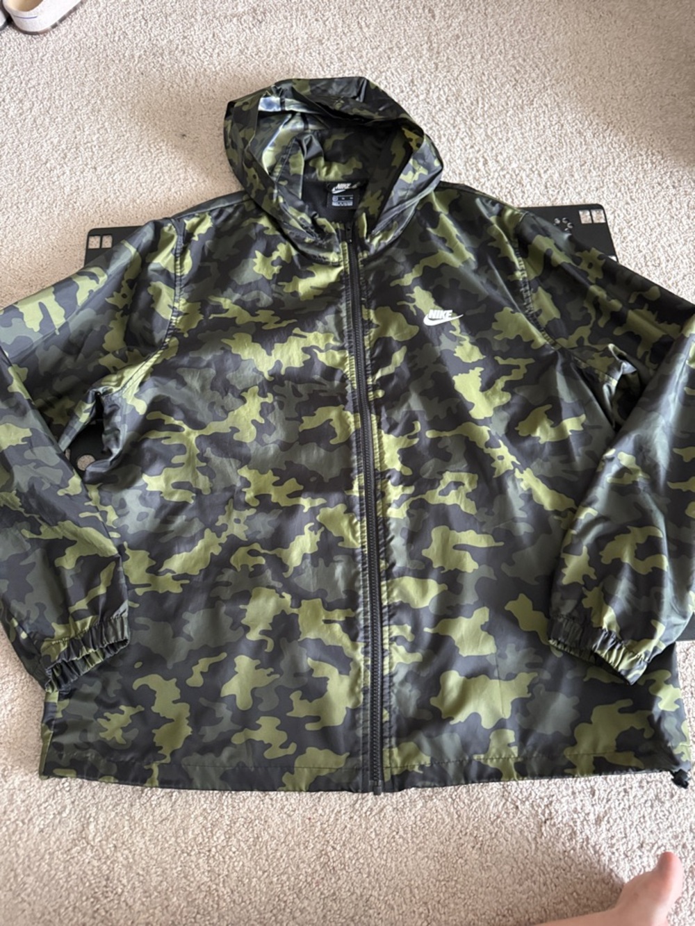 Nike Men's Olive Green & Black Camo Hooded Windbreaker (XL)